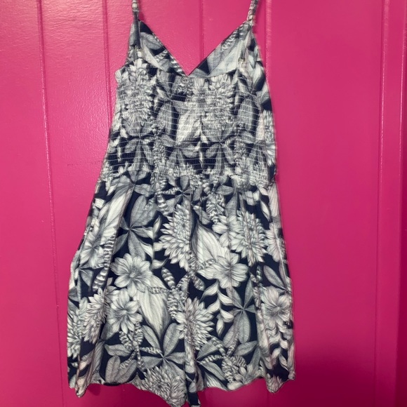 Dress Short Set. - Picture 2 of 2